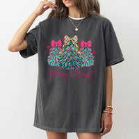 Pink Bow Holiday Tree Graphic Tee, Merry and Bright Christmas T-Shirt, Coquette Christmas Tree Shirt, Adorable Festive Xmas Party T-Shirt